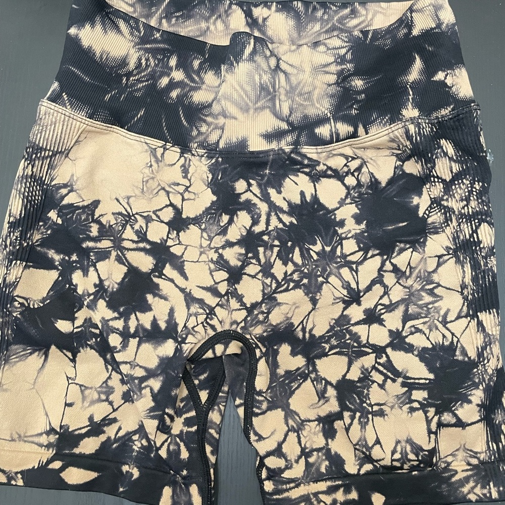 Brand new Amazon scrunch bum leggings